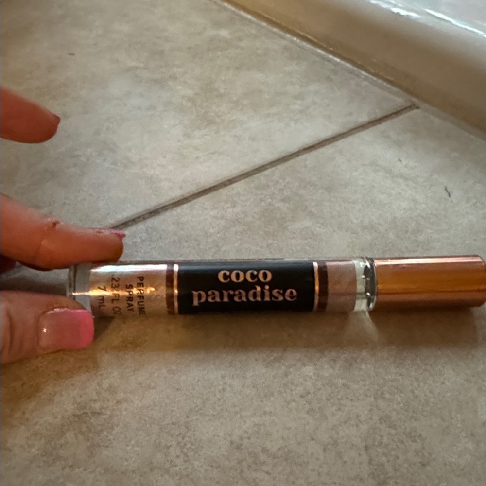 4 mini spray perfumes - Picture 5 of 6